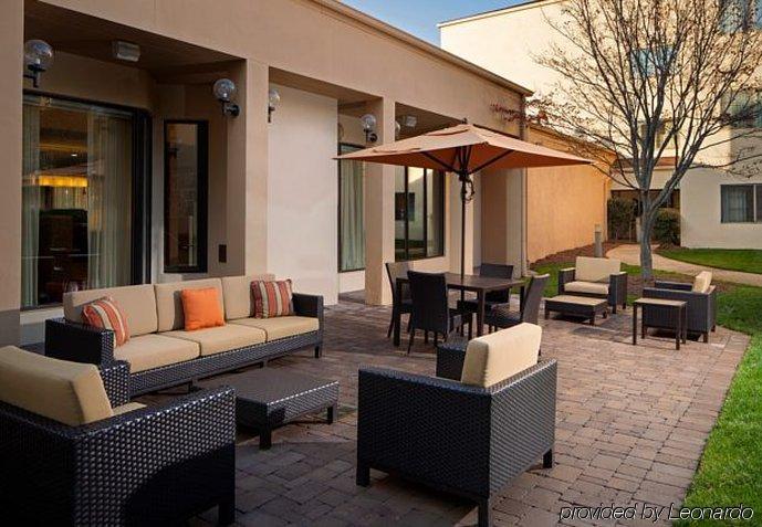 Courtyard Charlotte Arrowood Hotell Eksteriør bilde