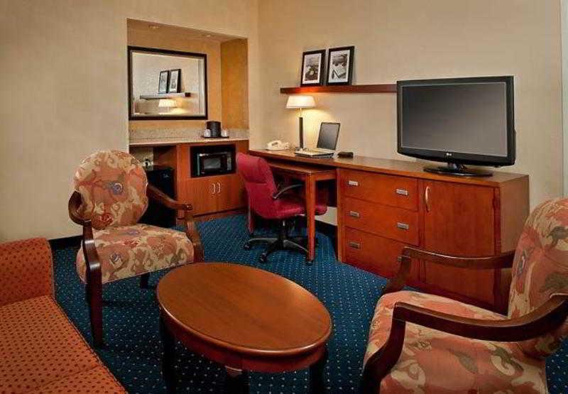 Courtyard Charlotte Arrowood Hotell Rom bilde