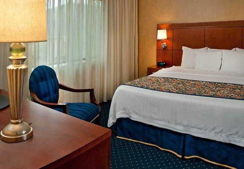 Courtyard Charlotte Arrowood Hotell Rom bilde
