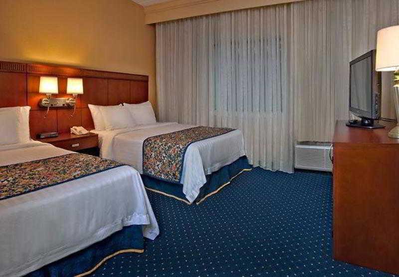 Courtyard Charlotte Arrowood Hotell Rom bilde