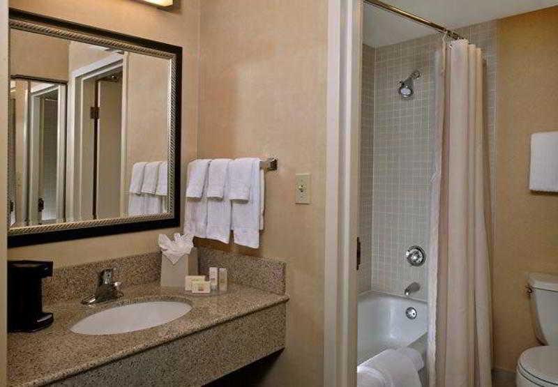 Courtyard Charlotte Arrowood Hotell Rom bilde